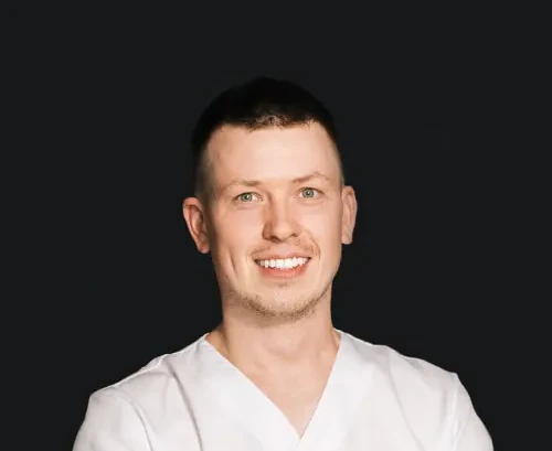 zahnarzt danil makarov in der zahnarztpraxis an den planken in mannheim